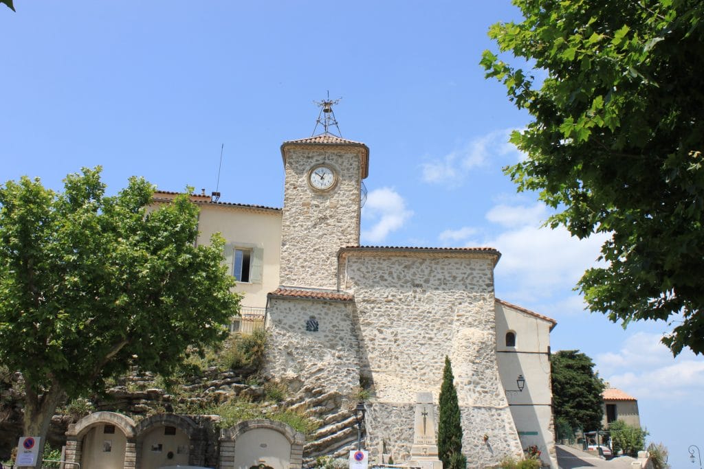 L'église de Mimet, à deux pas de notre restaurant Le Grand Puech